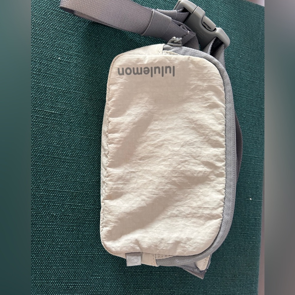 Lululemon belt bag mini
